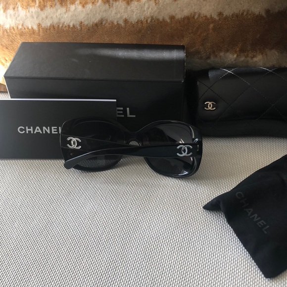 Chanel sunglasses - Picture 4 of 6